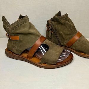 Miz mooz size 8 worn once.